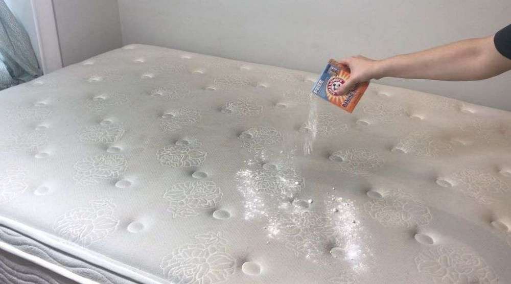 How to Remove Baking Soda from Mattress Without Vacuum